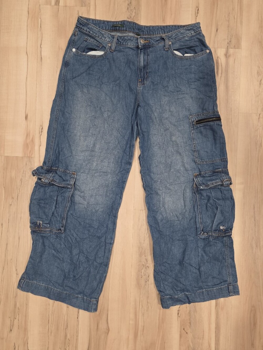 Old Navy Women's Cargo Denim Capris Size 12
